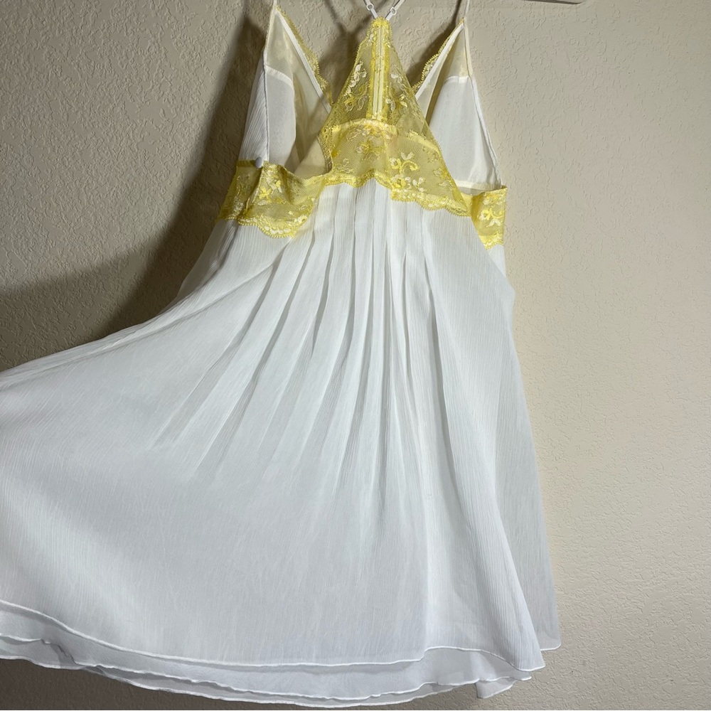 Victoria's Secret White Pleated Babydoll Chemise with Yellow Lace Trim SZ L - Picture 3 of 10